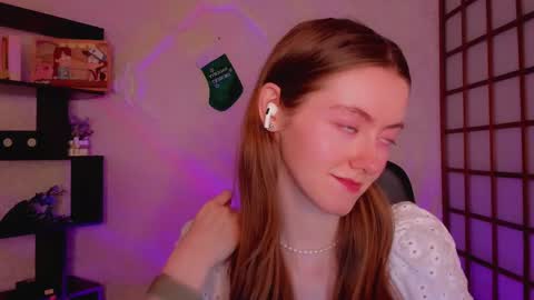 Snapshot of kate_cuddle chatting on December 31, 1:47 am Kate online show from December 31, 1:47 am
