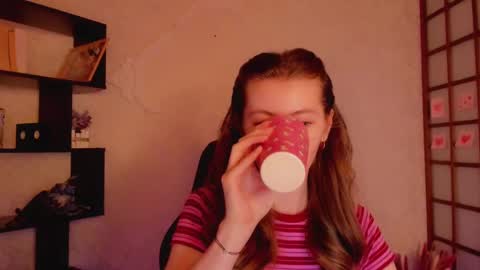 Snapshot of kate_cuddle chatting on February 14, 5:41 am Kate online show from February 14, 5:41 am