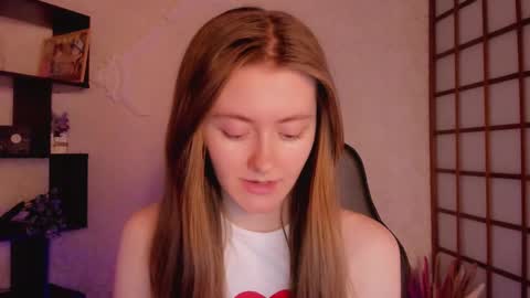 Snapshot of kate_cuddle chatting on February 19, 5:27 am Kate online show from February 19, 5:27 am