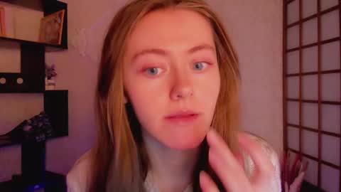 Snapshot of kate_cuddle chatting on February 28, 5:26 am Kate online show from February 28, 5:26 am