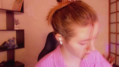 Snapshot of kate_cuddle chatting on March 11, 2:21 am Kate online show from March 11, 2:21 am