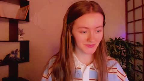 Snapshot of kate_cuddle chatting on March 12, 5:46 am Kate online show from March 12, 5:46 am