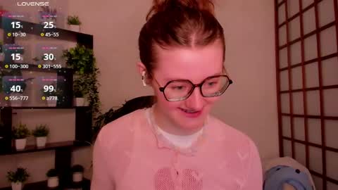 Snapshot of kate_cuddle chatting on May 19, 2:18 am Kate online show from May 19, 2:18 am