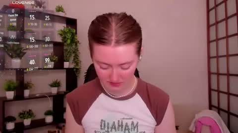 Snapshot of kate_cuddle chatting on June 18, 2:12 am Kate online show from June 18, 2:12 am