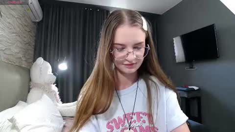 Snapshot of kate_jonson chatting on July 17, 8:10 am .Be kind and gentle with me and I will do my best for you. online show from July 17, 8:10 am