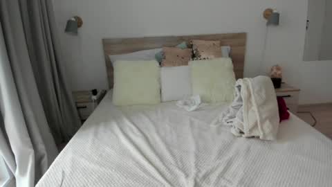 kate_redgar online show from April 3, 1:53 pm