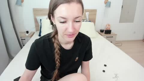 kate_redgar online show from April 18, 10:41 am