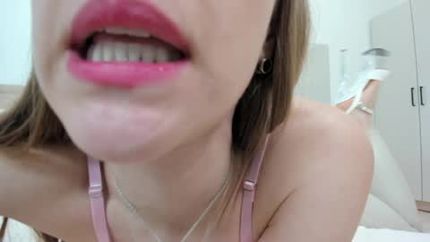 Snapshot of kate_redgar chatting on May 19, 8:04 pm kate_redgar online show from May 19, 8:04 pm
