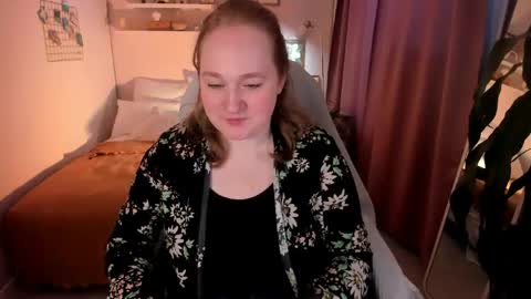 Snapshot of kate_rest chatting on May 8, 2:33 pm Kate Follow me dear online show from May 8, 2:33 pm