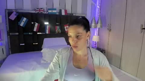 Snapshot of kate_roose chatting on June 17, 4:15 am kate_roose online show from June 17, 4:15 am