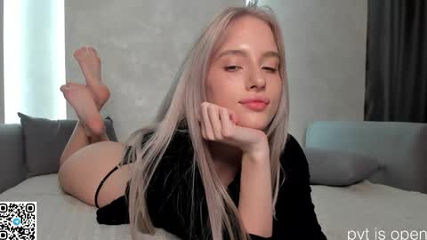 Snapshot of katebremar chatting on May 1, 9:30 pm online show from May 1, 9:30 pm