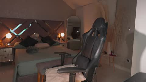  Kate Owens  online show from February 1, 10:47 am