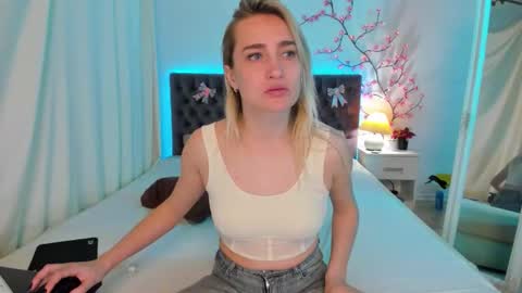 KateOwyns online show from April 21, 12:44 pm