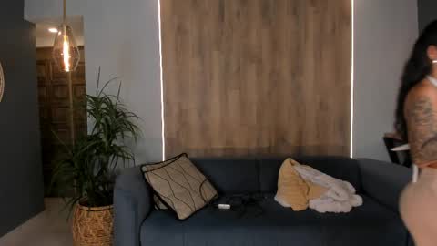 K A T E  online show from April 5, 9:39 am