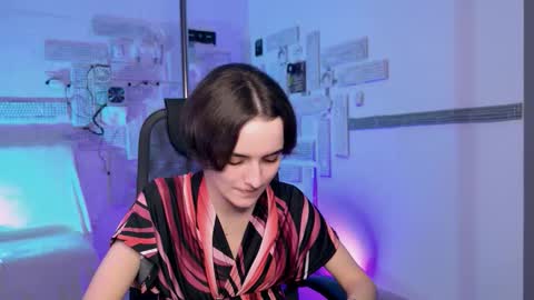 katewillows online show from December 3, 12:14 pm