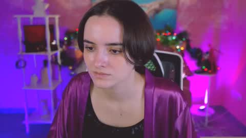 katewillows online show from December 17, 3:56 am