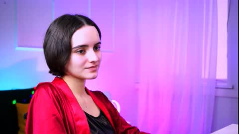 katewillows online show from February 18, 5:03 am