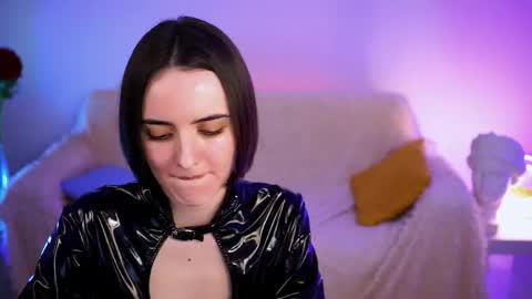 katewillows online show from April 13, 5:02 am