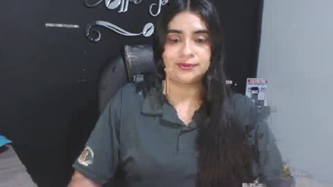 Call me Lau  online show from April 4, 11:35 pm