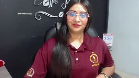 Snapshot of kathe0v chatting on May 5, 9:45 pm Call me Lau online show from May 5, 9:45 pm