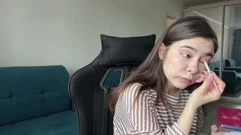 Snapshot of katheleenschraub chatting on May 22, 8:10 am Elle online show from May 22, 8:10 am