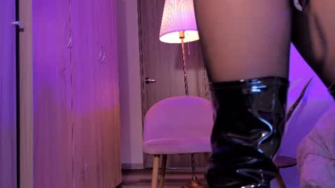 Snapshot of katheriine_saenz22 chatting on July 7, 4:33 pm Kathee Saenz online show from July 7, 4:33 pm