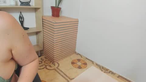 Snapshot of katherine_blair chatting on June 9, 12:06 pm katherine_blair online show from June 9, 12:06 pm