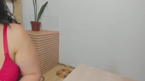 Snapshot of katherine_blair chatting on June 10, 12:04 pm katherine_blair online show from June 10, 12:04 pm