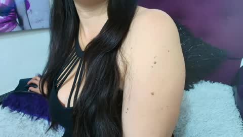 Snapshot of katherine_blair chatting on June 24, 1:10 pm katherine_blair online show from June 24, 1:10 pm