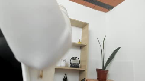 Snapshot of katherine_blair chatting on July 15, 12:10 pm katherine_blair online show from July 15, 12:10 pm
