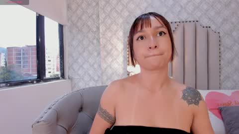 Snapshot of katherine_glow chatting on May 21, 11:17 am KATHE online show from May 21, 11:17 am