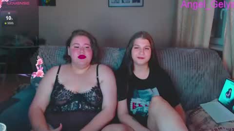 Snapshot of katherine_milk chatting on July 1, 8:19 pm Kat and Angel online show from July 1, 8:19 pm