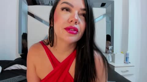 Snapshot of katherinefoster chatting on May 6, 9:42 pm Katherine Foster online show from May 6, 9:42 pm