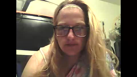 Snapshot of katherinelynn8685 chatting on May 25, 4:51 am katherinelynn8685 online show from May 25, 4:51 am