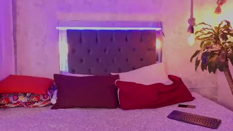 Snapshot of kathira_londres chatting on June 26, 12:09 pm Sofia online show from June 26, 12:09 pm