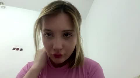 Snapshot of kathrinekiening chatting on May 27, 5:21 pm Jessie online show from May 27, 5:21 pm