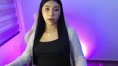 Snapshot of kathy_de chatting on June 4, 9:43 pm kathy de online show from June 4, 9:43 pm