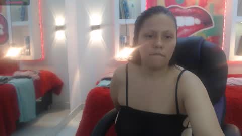 Snapshot of kati_momy chatting on December 1, 2:22 pm kati online show from December 1, 2:22 pm