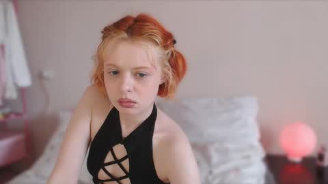 Snapshot of katie_deville chatting on May 5, 2:14 pm Katie Deville online show from May 5, 2:14 pm