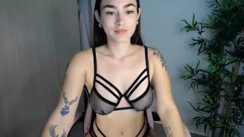 Snapshot of katiejane_ chatting on June 26, 11:03 am Katie Jane online show from June 26, 11:03 am