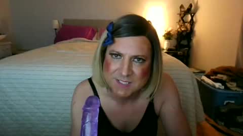 Snapshot of katieutopia chatting on November 8, 3:50 am katieutopia online show from November 8, 3:50 am