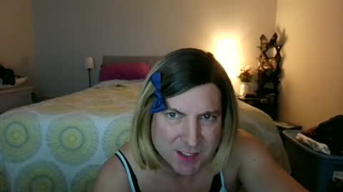 Snapshot of katieutopia chatting on November 11, 4:01 am katieutopia online show from November 11, 4:01 am