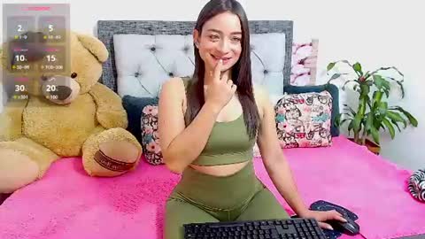 Snapshot of katikloving chatting on July 7, 8:24 pm Follow Instagram katikloving online show from July 7, 8:24 pm