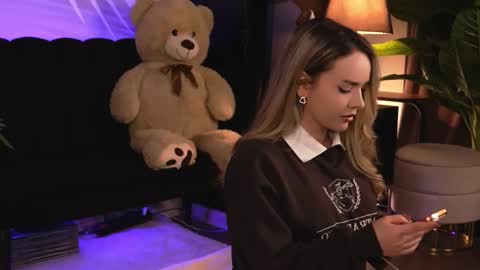 Snapshot of katjolie chatting on March 23, 8:46 pm KatJolie online show from March 23, 8:46 pm