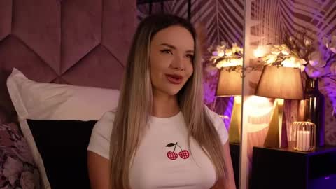 Snapshot of katjolie chatting on May 18, 7:20 pm KatJolie online show from May 18, 7:20 pm