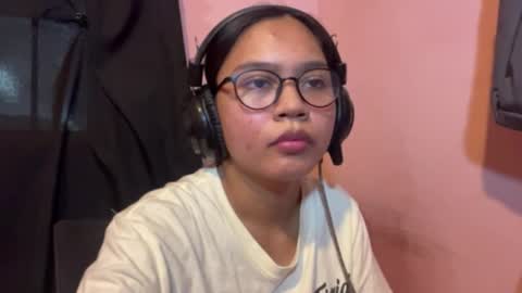 Snapshot of katlynpelyo chatting on May 27, 2:25 pm Lily online show from May 27, 2:25 pm