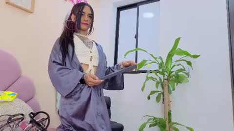 Snapshot of katrina_blaze chatting on June 28, 10:43 am katrina_blaze online show from June 28, 10:43 am