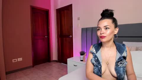 Snapshot of katrionanyx chatting on April 27, 8:07 pm Katriona Nyx online show from April 27, 8:07 pm
