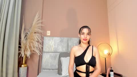 Snapshot of katrionanyx chatting on May 5, 12:29 am Katriona Nyx online show from May 5, 12:29 am