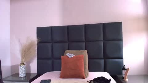Snapshot of katrionanyx chatting on May 16, 12:51 am Katriona Nyx online show from May 16, 12:51 am